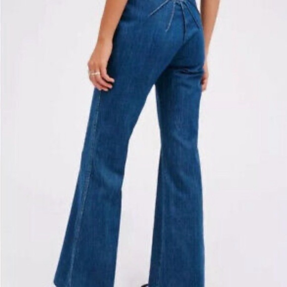 Free People Ray of Sunshine Jeans
Good condition , discontinued style
Size 30 - Picture 1 of 9